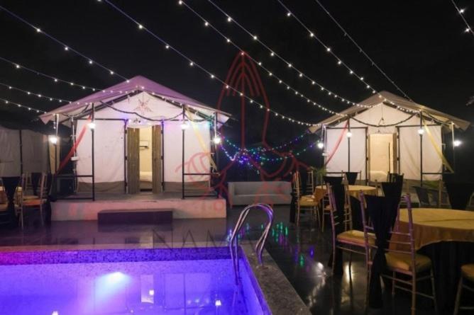 Luxury Farmhouse In Chhatarpur With Pool 新德里 外观 照片